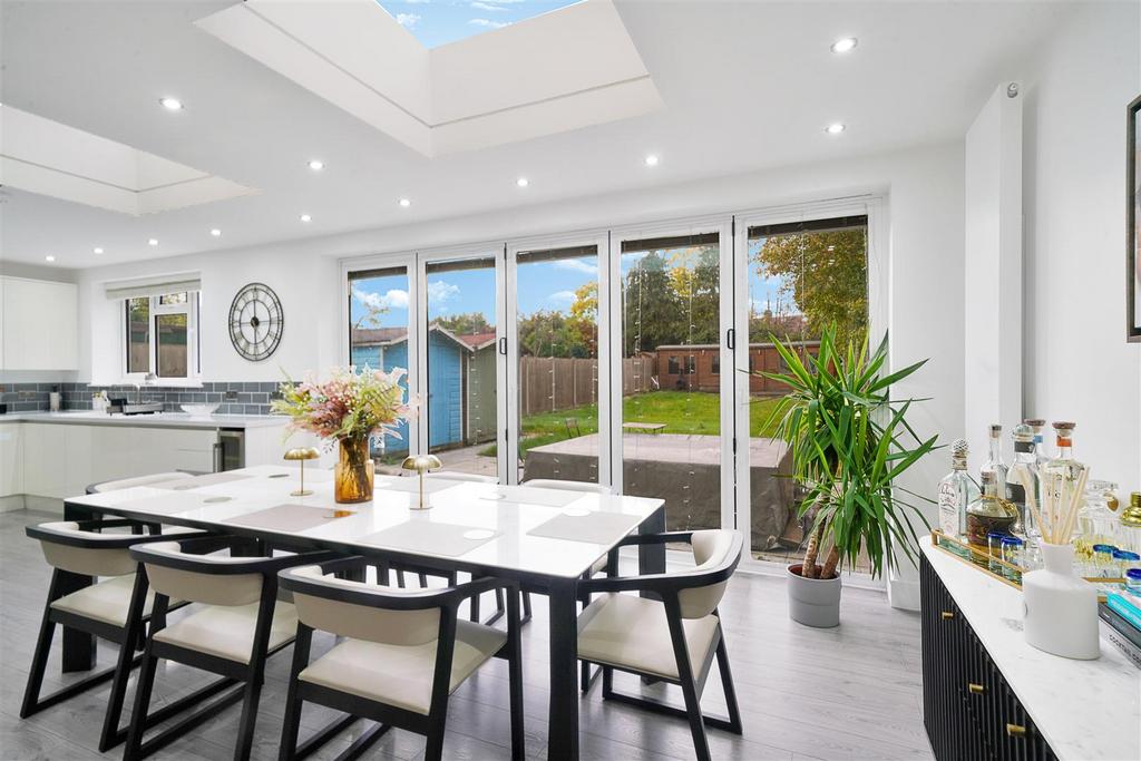 31 Edwards Avenue - o6 Sa26 YQRsm32p HRs Hw H.jpg