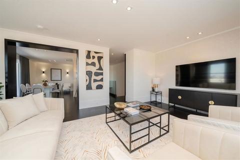 4 bedroom flat to rent, Ennismore Gardens, London SW7