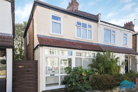 14 Balfour Grove, London, N20 0SJ