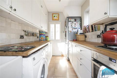 14 Balfour Grove, London, N20 0SJ