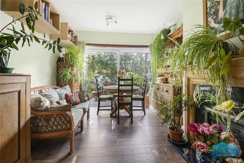 14 Balfour Grove, London, N20 0SJ