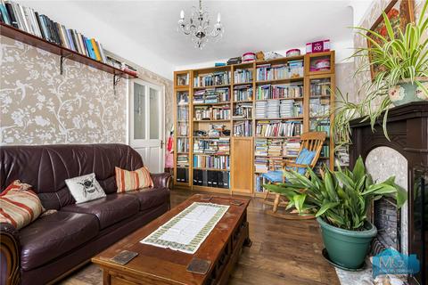 14 Balfour Grove, London, N20 0SJ