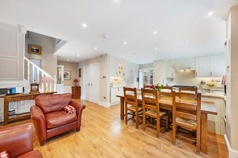 4 Church Meadows, Bramham, Wetherby, LS23 6TF