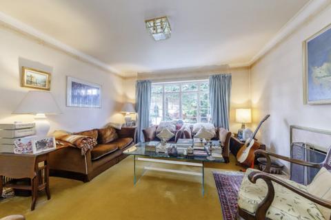 4 bedroom detached house for sale, Denham Walk, Gerrards Cross SL9