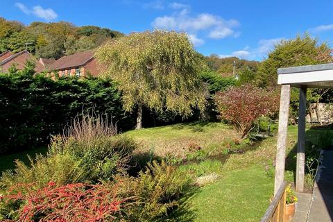 4 bedroom detached house for sale, Dolphin Close, Haslemere