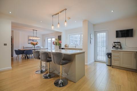 4 bedroom detached house for sale, 23 St Andrews Close, Mayals