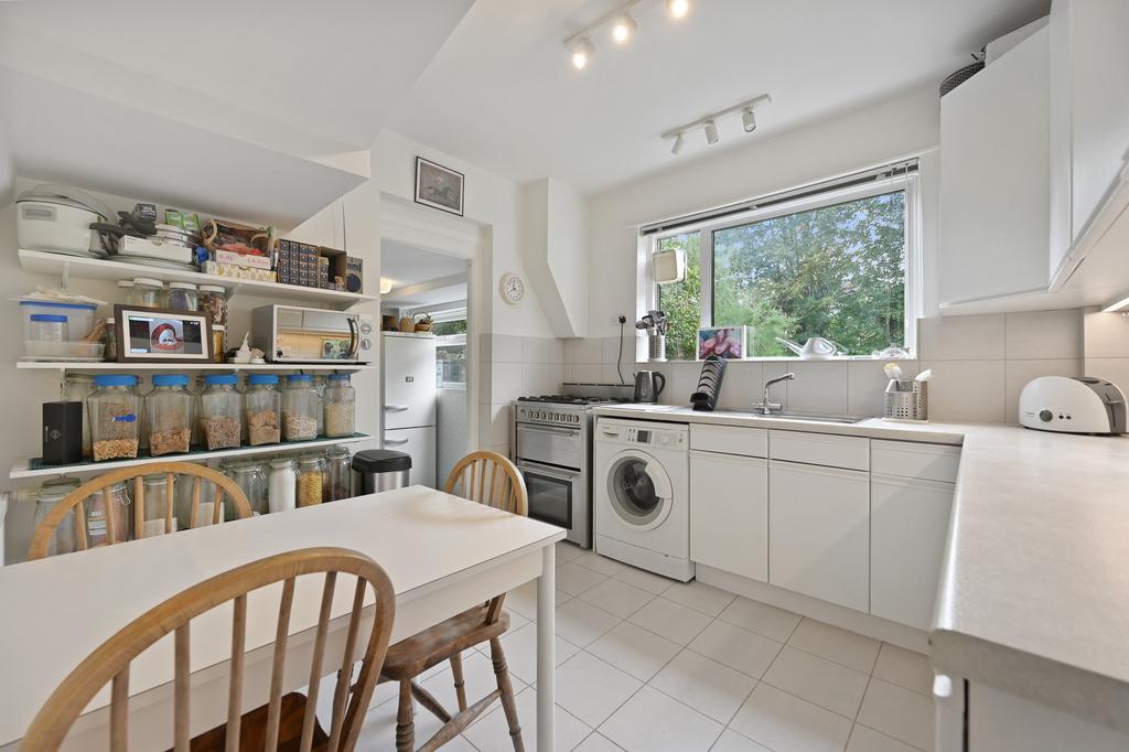 RCCA-  35 grendon gardens- kitchen 3 (1)
