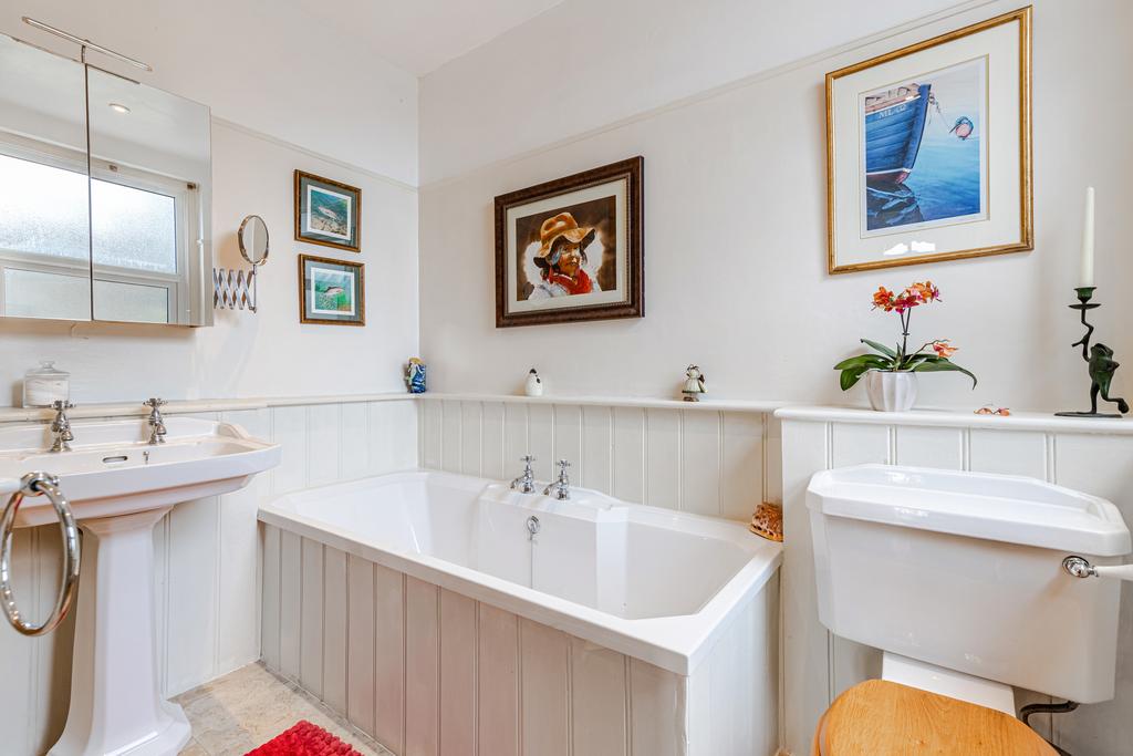 35 Bathroom Fairwinds Beacon Road Kingswear - 2509