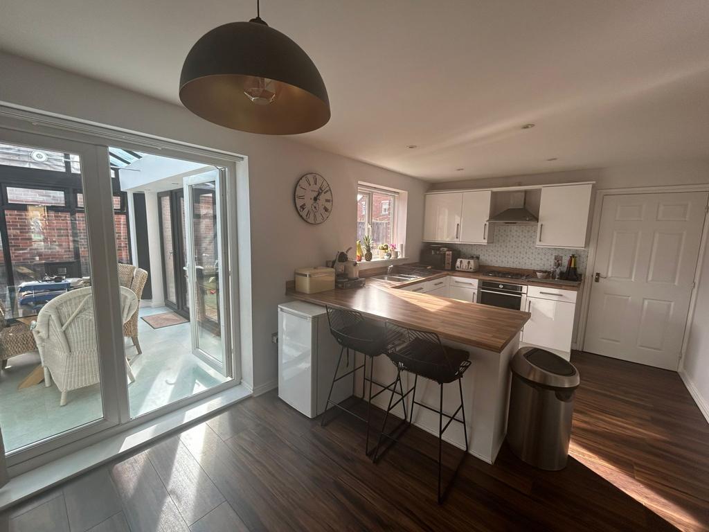 Dining kitchen