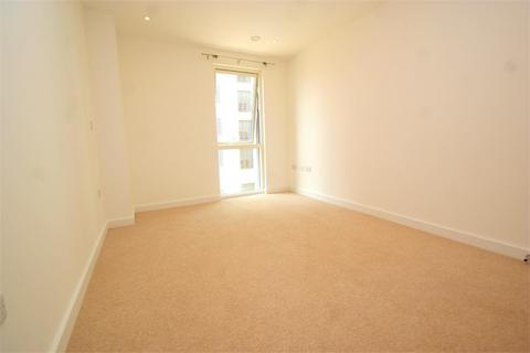 2 bedroom apartment to rent, Railway Terrace, Slough SL2