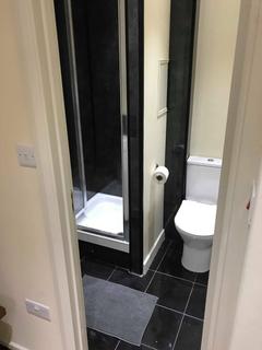 Studio to rent, High Road