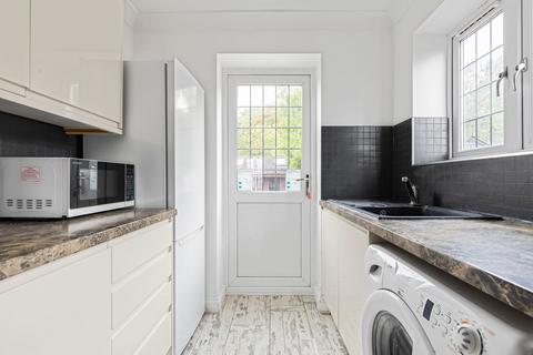 3 bedroom end of terrace house for sale, Sparrow Farm Drive, Feltham, TW14
