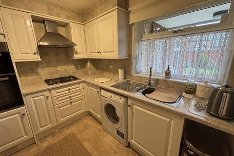 2 bedroom flat for sale, Bursdon Court, Glenfield Border
