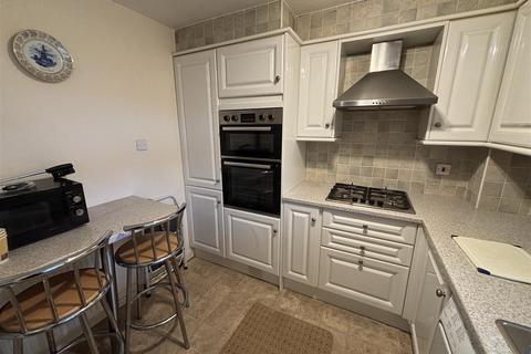 2 bedroom flat for sale, Bursdon Court, Glenfield Border