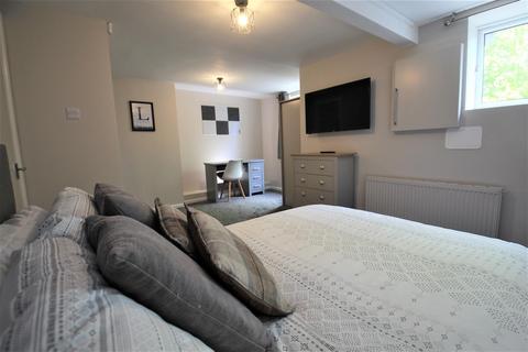 3 bedroom terraced house to rent, Stanmore Avenue, Burley, Leeds, LS4 2RP