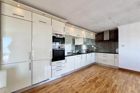 2 bedroom apartment to rent, Belvedere Road, Burnham-on-Crouch