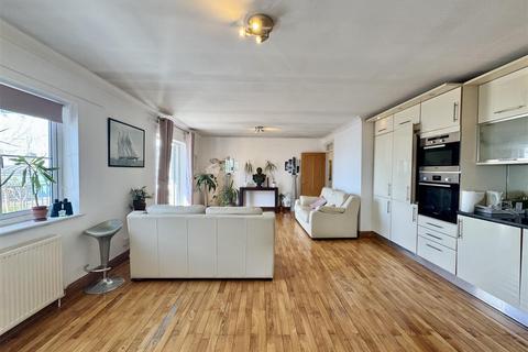2 bedroom apartment to rent, Belvedere Road, Burnham-on-Crouch