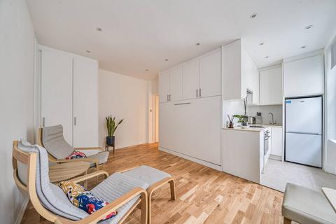 Studio to rent, Charlwood Street, Pimlico, London, SW1V