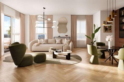 undefined, England W3 0DF London, GBR