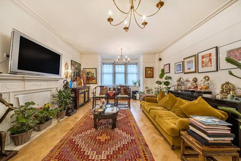 2 bedroom flat to rent, Queen's Gate, South Kensington, London, SW7
