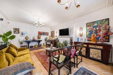 2 bedroom flat to rent, Queen's Gate, South Kensington, London, SW7