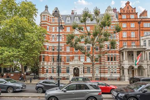 2 bedroom flat to rent, Queen's Gate, South Kensington, London, SW7