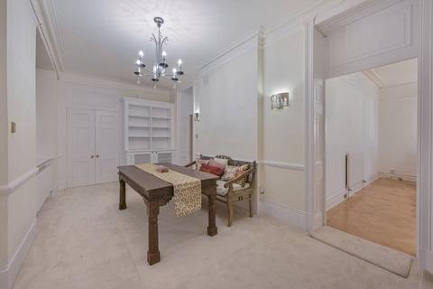 2 bedroom flat to rent, Queen's Gate, South Kensington, London, SW7