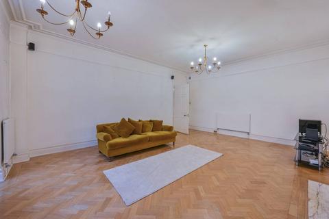 2 bedroom flat to rent, Queen's Gate, South Kensington, London, SW7