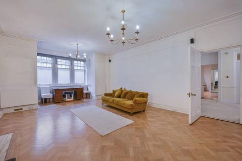 2 bedroom flat to rent, Queen's Gate, South Kensington, London, SW7
