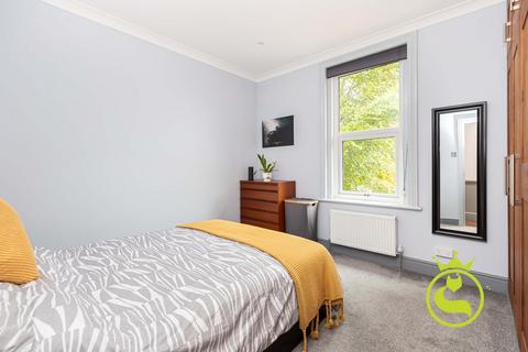 2 bedroom flat for sale, Kingsbridge Road, Poole BH14