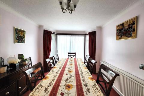 3 bedroom semi-detached house for sale, Francklyn Gardens, Edgware HA8