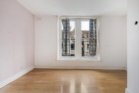 3 bedroom apartment for sale, Hopton Road, London