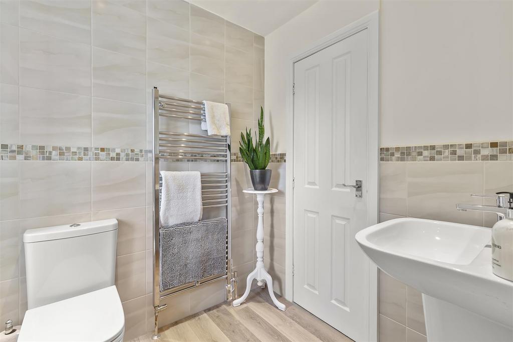 Bathroom 2.jpg