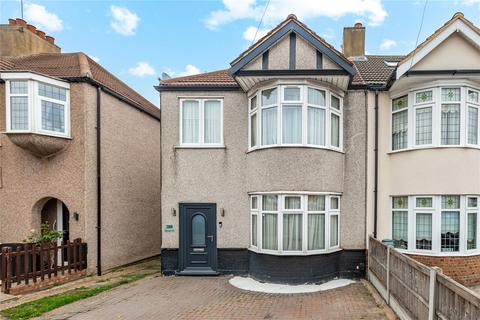 Pettits Lane North, Rise Park, RM1