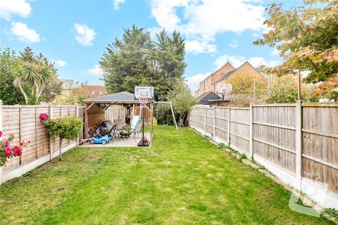 undefined, Pettits Lane North, Rise Park, RM1