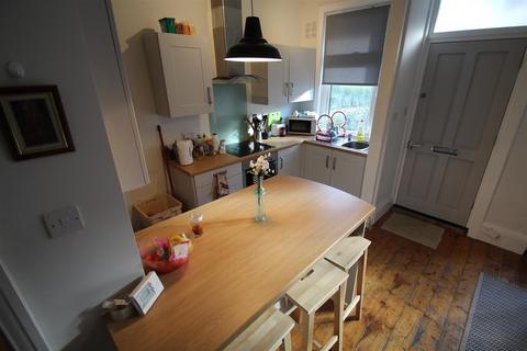 3 bedroom terraced house to rent, Stanmore View, Burley, Leeds, LS4 2RW