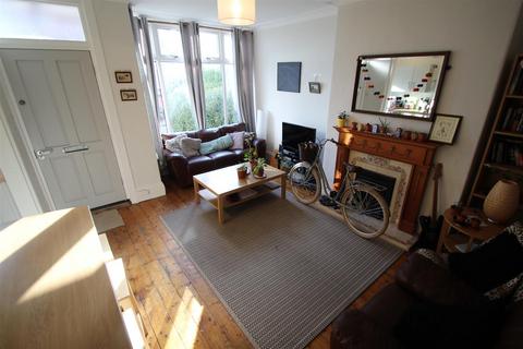 3 bedroom terraced house to rent, Stanmore View, Burley, Leeds, LS4 2RW