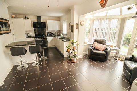 5 bedroom detached house for sale, Dove Close, Chafford Hundred RM16