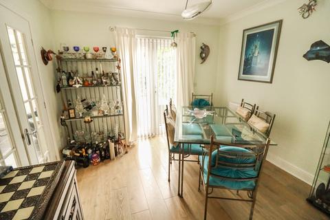 5 bedroom detached house for sale, Dove Close, Chafford Hundred RM16