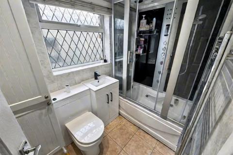 2 bedroom semi-detached bungalow for sale, Malvern Avenue, Canvey Island SS8