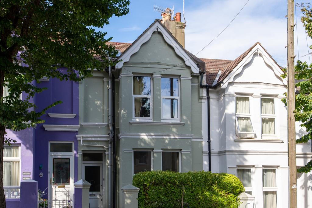 A charming traditional property with attractive...