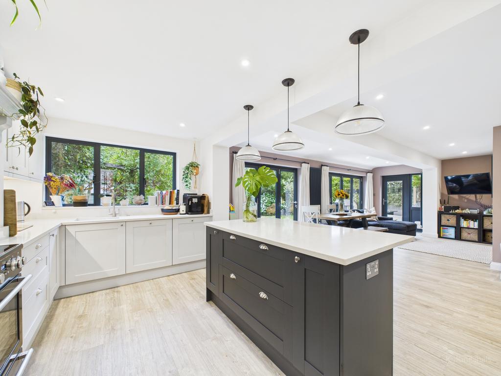 Cam02136 g0 pr0478 still007