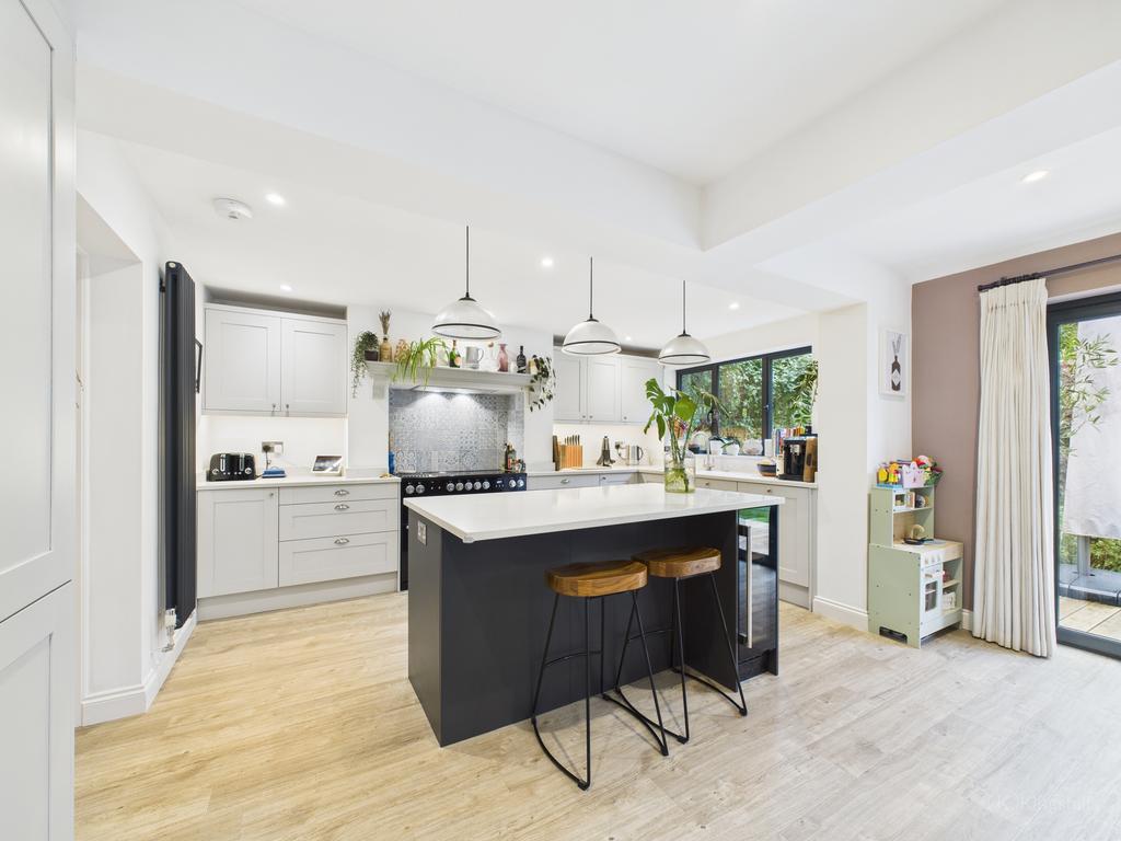 Cam02136 g0 pr0478 still006