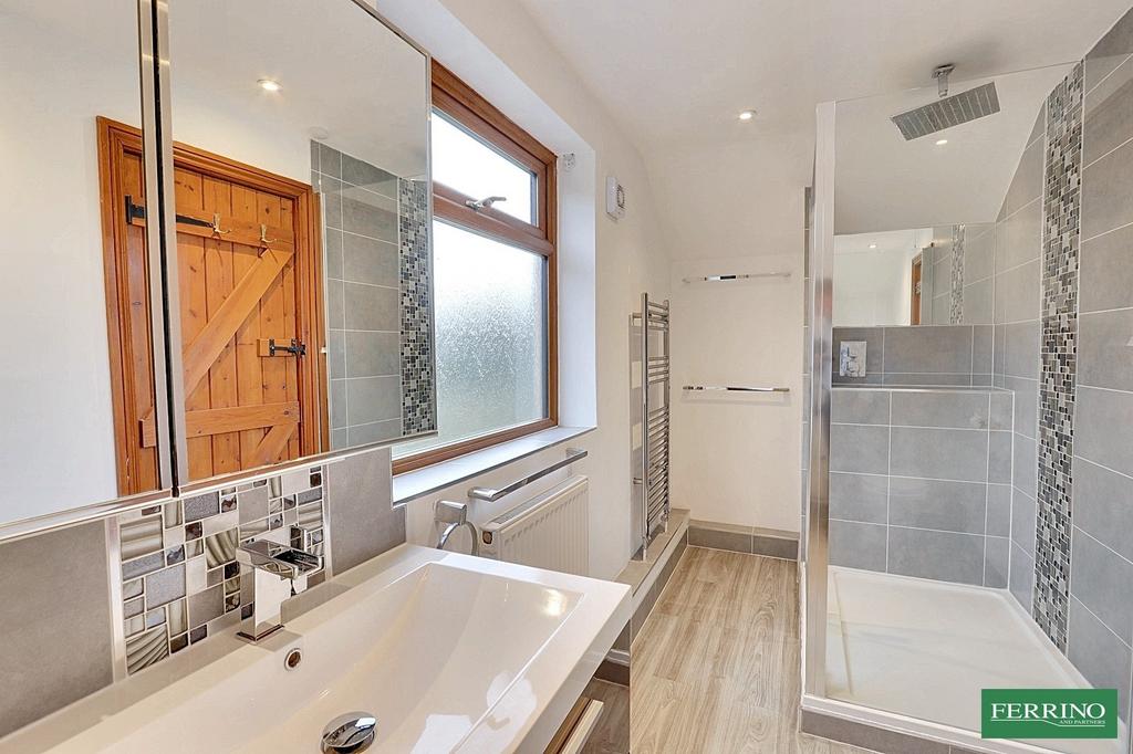 Bedroom 2 En-suite