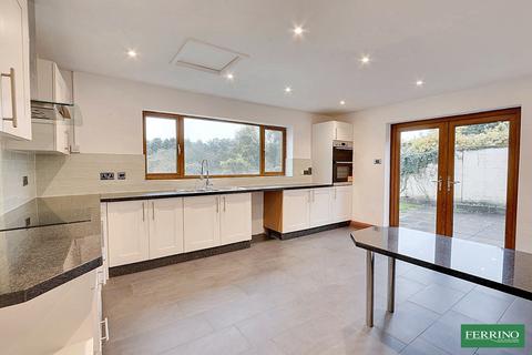 4 bedroom detached house for sale, Saunders Green, Whitecroft, Lydney, Gloucestershire. GL15 4PN