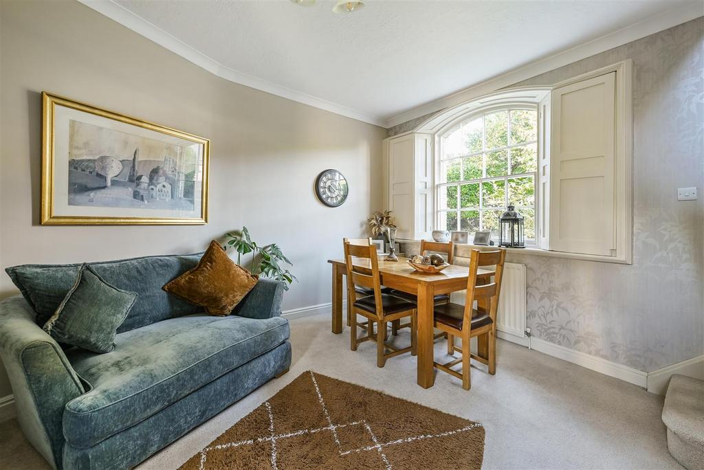 Sitting/Dining Room