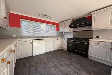 4 bedroom detached house to rent, Weymouth