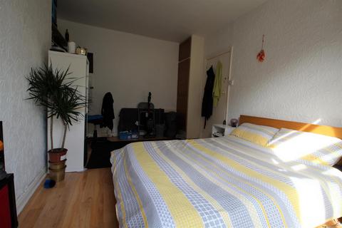 3 bedroom terraced house to rent, Talbot View, Burley, Leeds, LS4 2RQ
