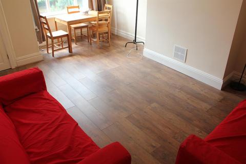 3 bedroom terraced house to rent, Talbot View, Burley, Leeds, LS4 2RQ