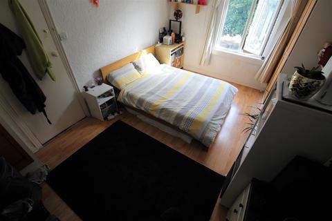 3 bedroom terraced house to rent, Talbot View, Burley, Leeds, LS4 2RQ